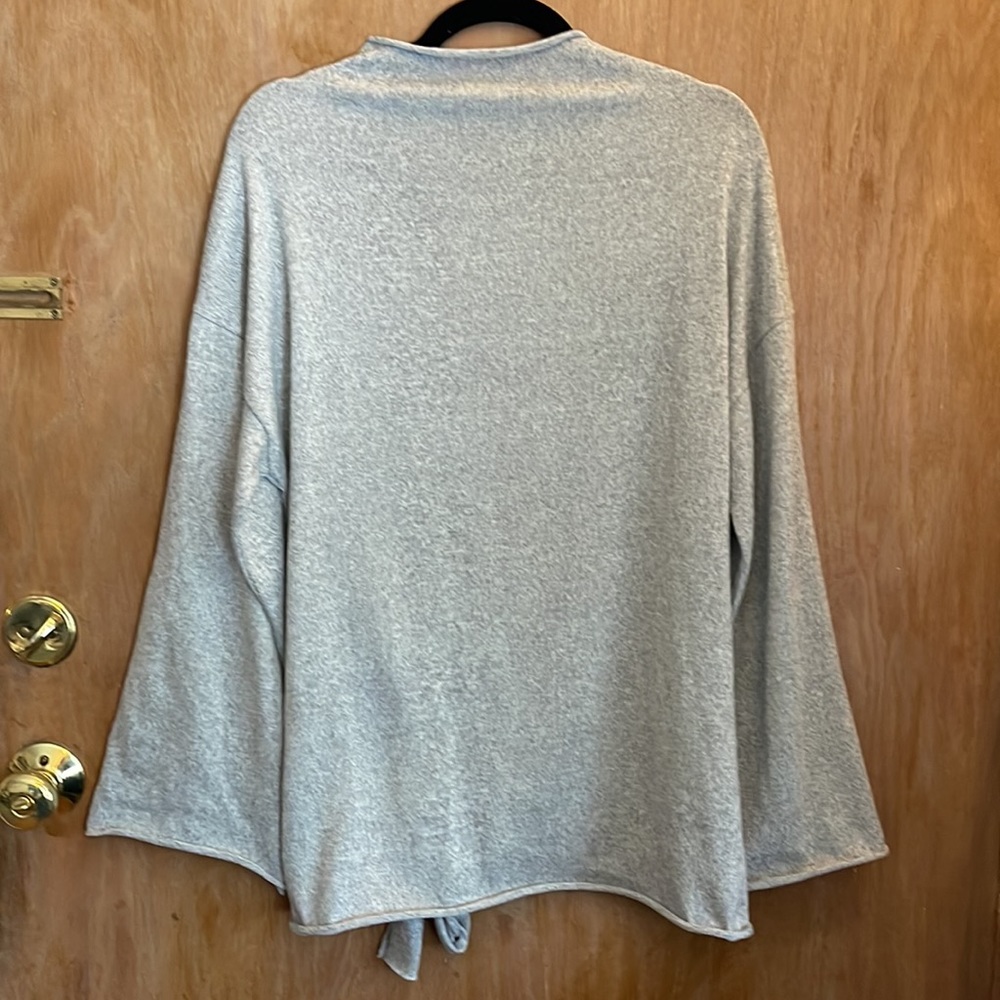Bell Sleeve Light Weight Yoga Top - Picture 4 of 4